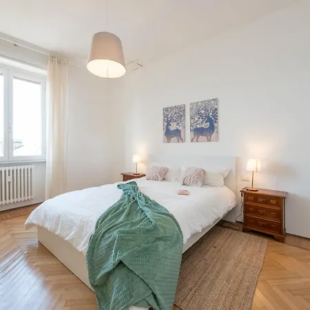 Xenia - Newly Renovated Lejlighed *